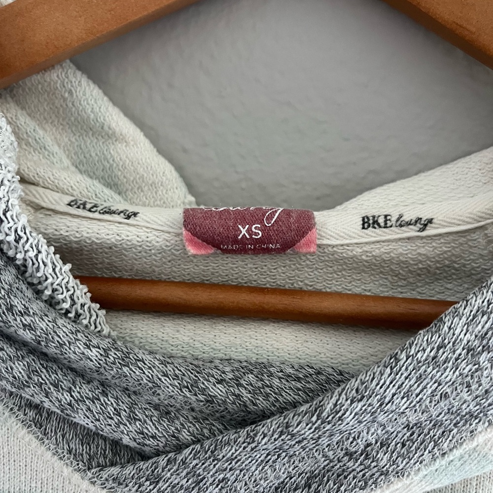 Sweater - Picture 5 of 5